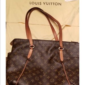 Louis Vuitton tote $400
